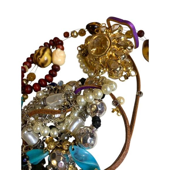 Lot H of Broken Scrap Assorted Jewelry Pieces Crafting Art 12.1 ounces - Picture 8 of 9